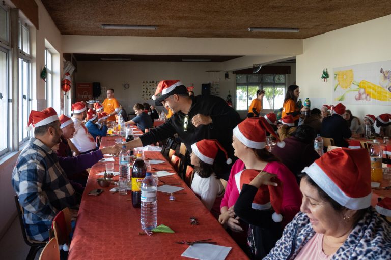 «Esto es Navidad»: Timing reunió a 100 usuarios de Refood en un almuerzo solidario